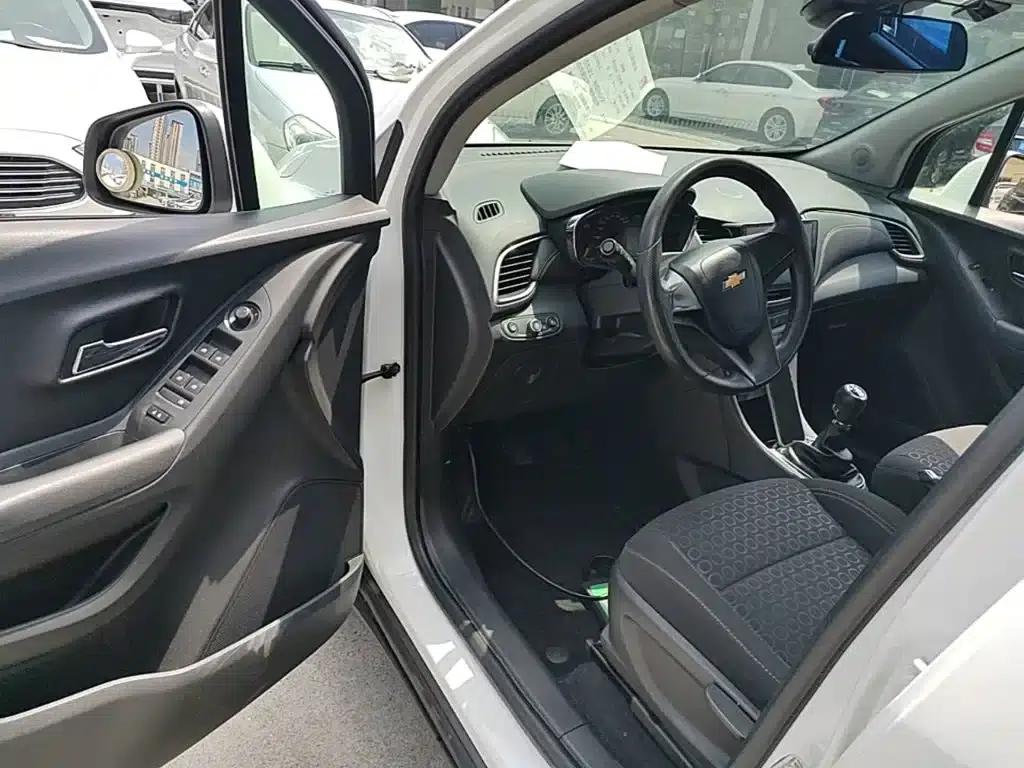 Chevrolet Trax 2018 330T Manual 2WD Comfort — миниатюра 16