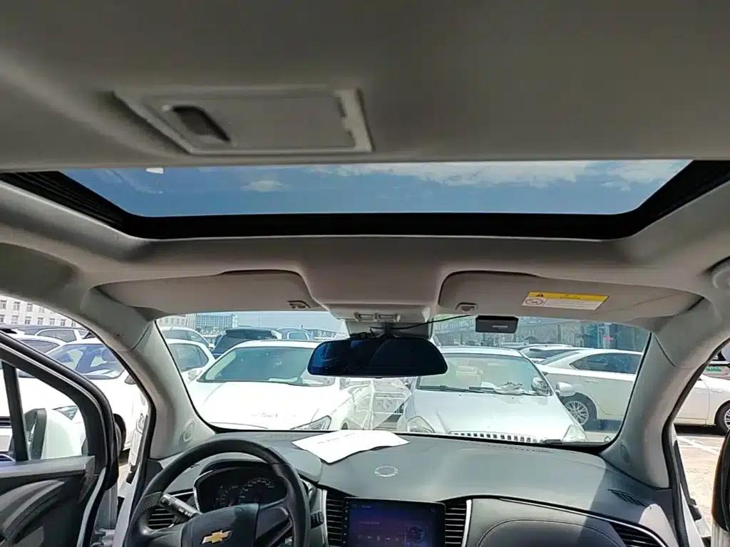 Chevrolet Trax 2018 330T Manual 2WD Comfort — миниатюра 18
