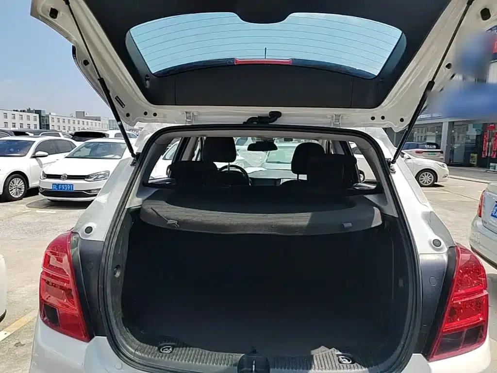 Chevrolet Trax 2018 330T Manual 2WD Comfort — миниатюра 19