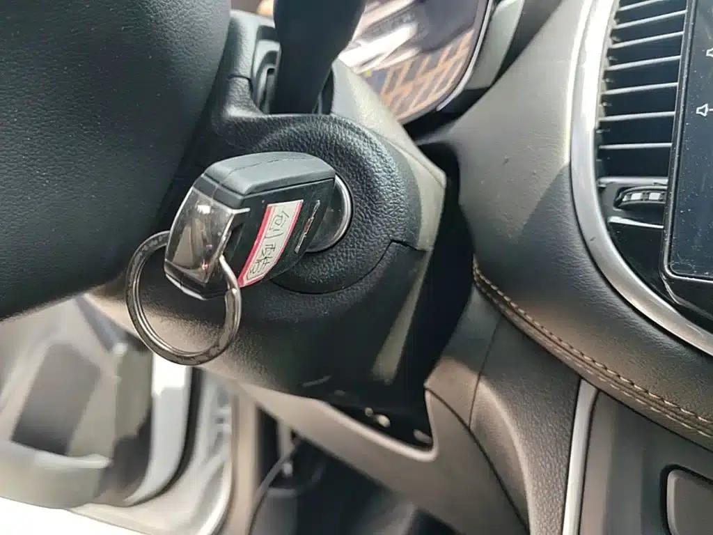 Chevrolet Trax 2018 330T Manual 2WD Comfort — миниатюра 9