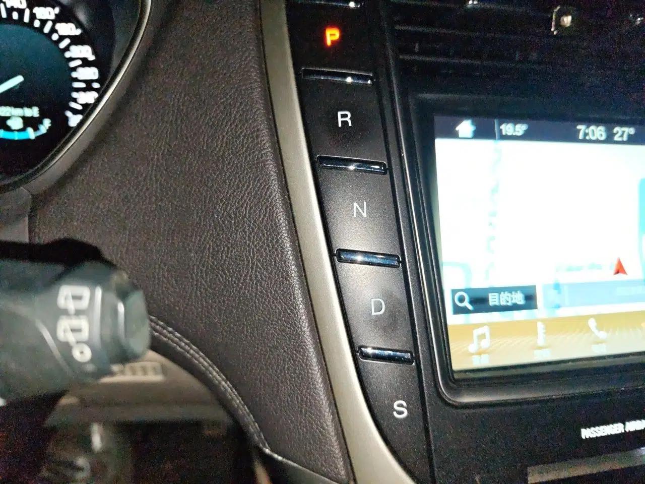 Lincoln MKX 2015 2.0T Two-Wheel Drive Deluxe Edition — миниатюра 14