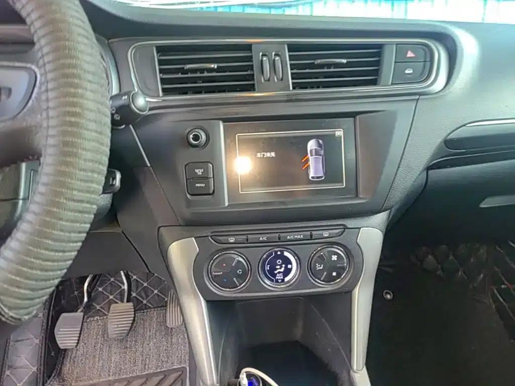 Citroën C3-XR 2015 1.6L Manual Pioneer Edition — миниатюра 13