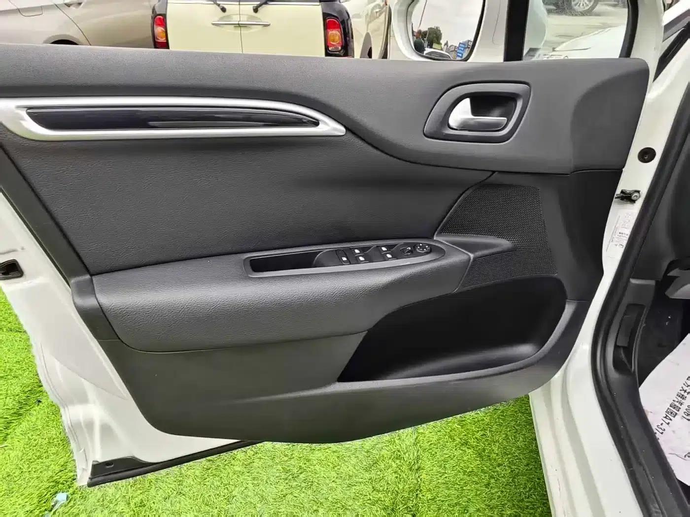 Citroën C4L 2015 1.8L Automatic Luxury Edition — миниатюра 7