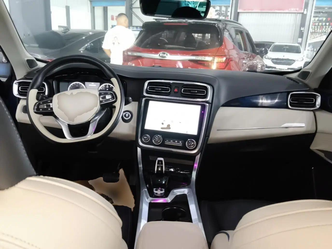 Lynk & Co 01 2017 2.0T Two-Wheel Drive Zhaopu Version — миниатюра 12