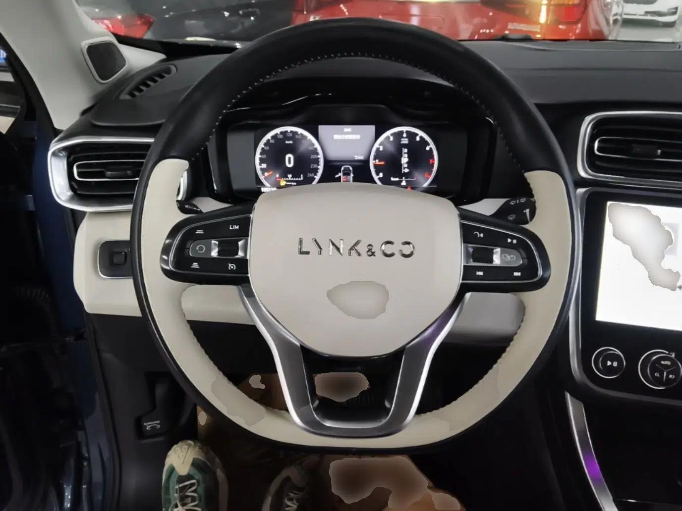 Lynk & Co 01 2017 2.0T Two-Wheel Drive Zhaopu Version — миниатюра 13