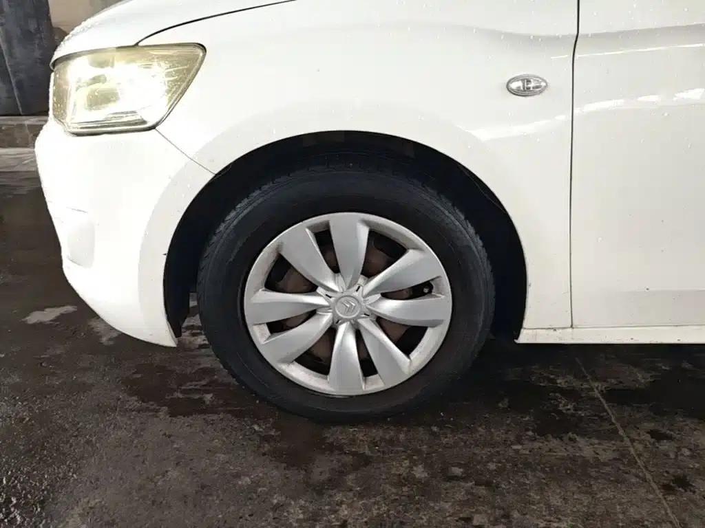 2015 Citroën Elysee Premium Edition 1.6L Manual Fashion Model — миниатюра 23