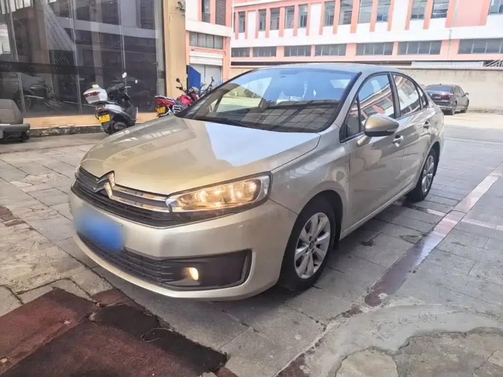 Citroën C4 Sega 2016 1.6L Manual Comfort Edition — миниатюра 1
