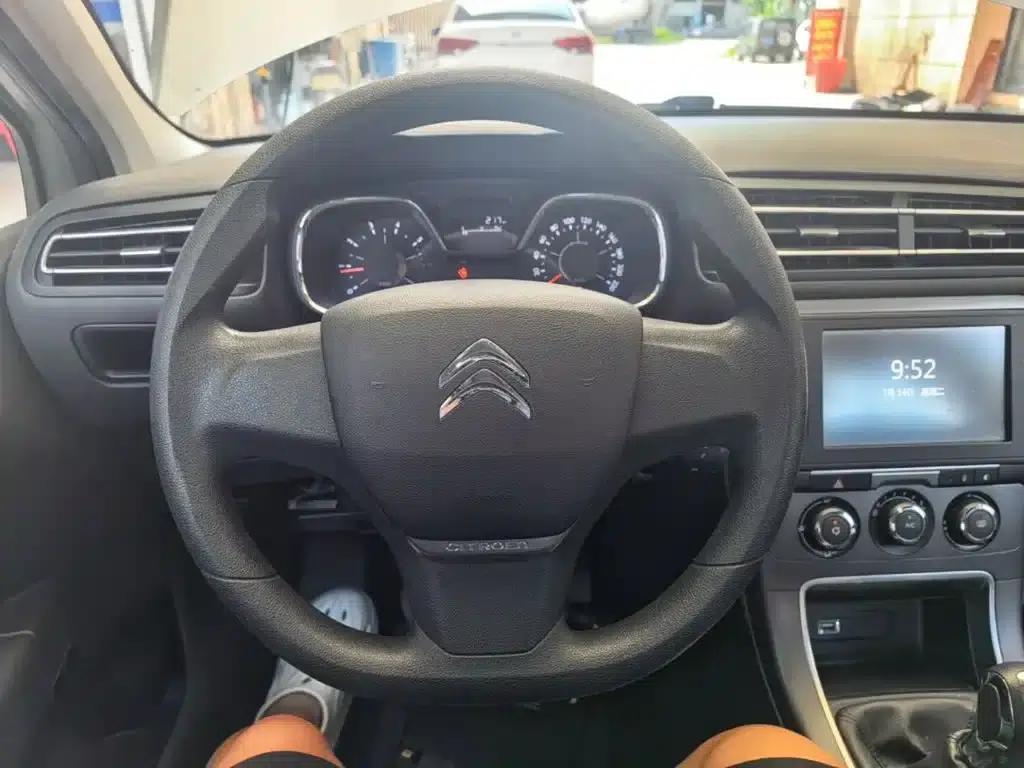 Citroën C4 Sega 2016 1.6L Manual Comfort Edition — миниатюра 11