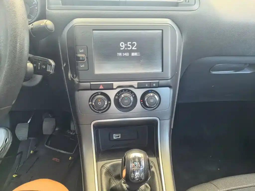 Citroën C4 Sega 2016 1.6L Manual Comfort Edition — миниатюра 13