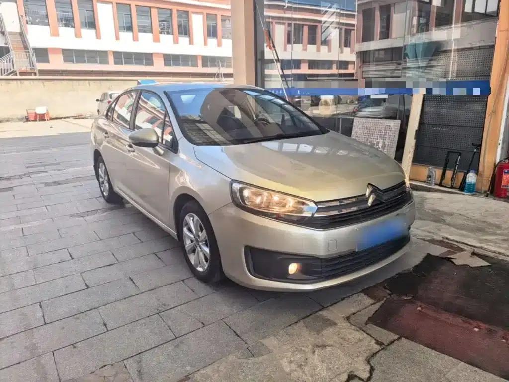 Citroën C4 Sega 2016 1.6L Manual Comfort Edition — миниатюра 4