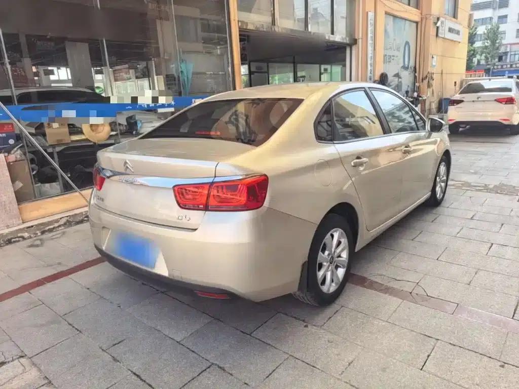 Citroën C4 Sega 2016 1.6L Manual Comfort Edition — миниатюра 7