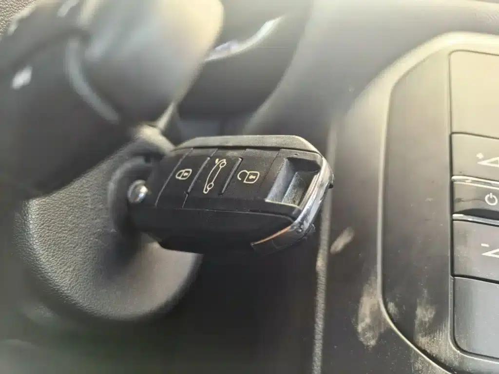 Citroën C4 Sega 2016 1.6L Manual Comfort Edition — миниатюра 9
