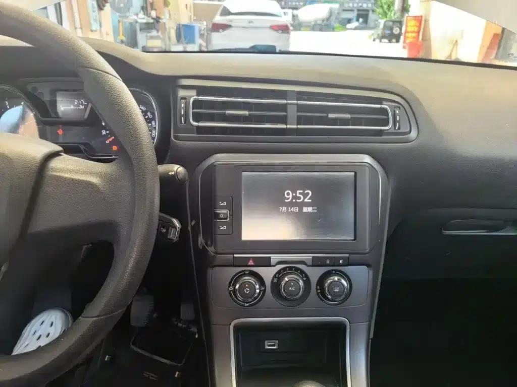 Citroën C4 Sega 2016 1.6L Manual Comfort Edition — миниатюра 10