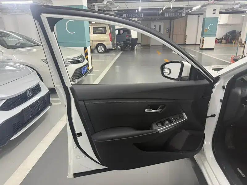 Nissan Sylphy 2023 Facelift 1.6L CVT Smart Driving Edition — миниатюра 16