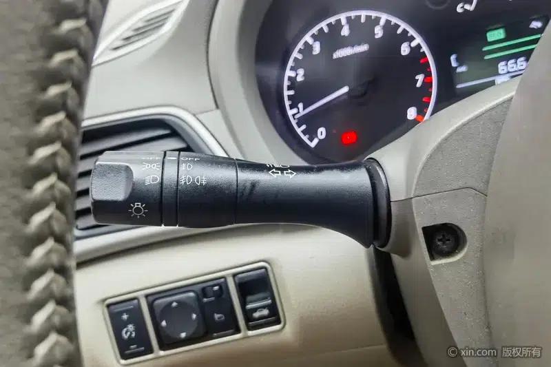 Nissan Sylphy 2012 1.6XL CVT Luxury Edition — миниатюра 16