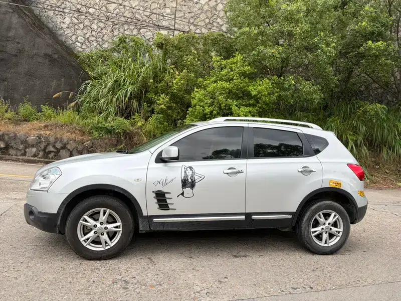 Nissan Qashqai 2011 2.0XL Fire 6MT 2WD — миниатюра 3