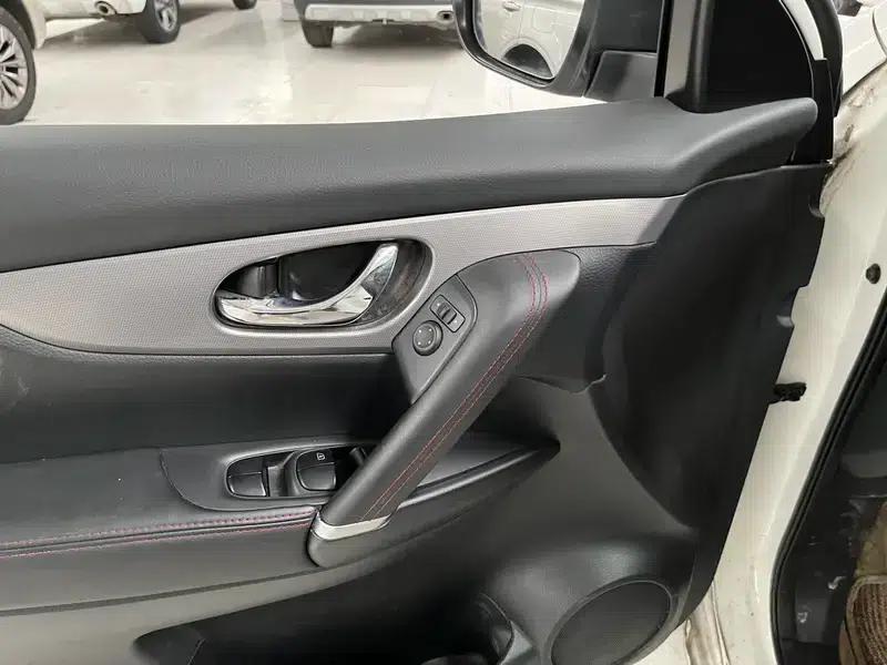 Nissan Qashqai 2019 2.0L CVT Luxury Edition — миниатюра 11