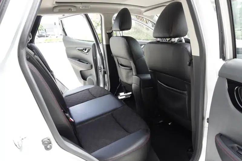 Nissan Qashqai 2016 2.0L CVT Luxury Edition — миниатюра 13