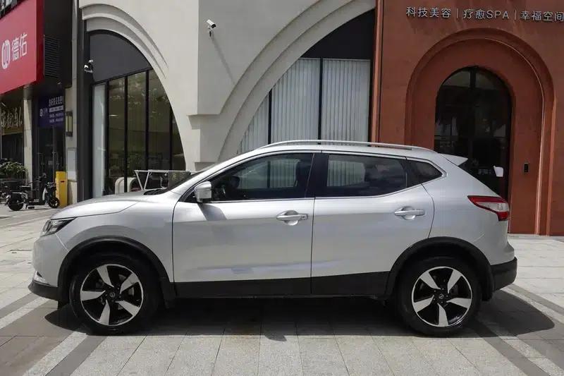 Nissan Qashqai 2016 2.0L CVT Luxury Edition — миниатюра 3