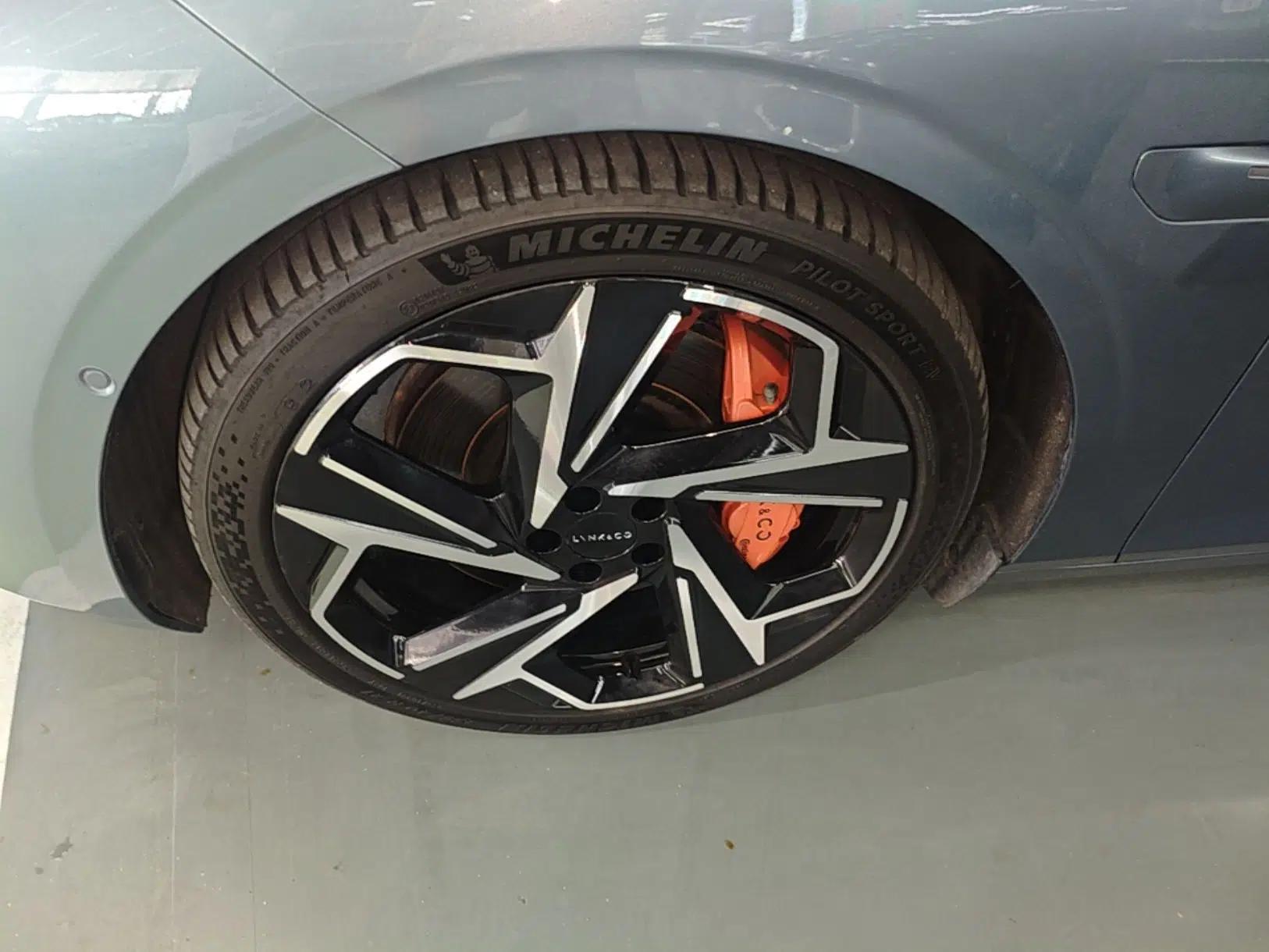 Lynk & Co Z10 2025 95 kWh 702 km All-Wheel Drive Intelligent Driving Ultra — миниатюра 10