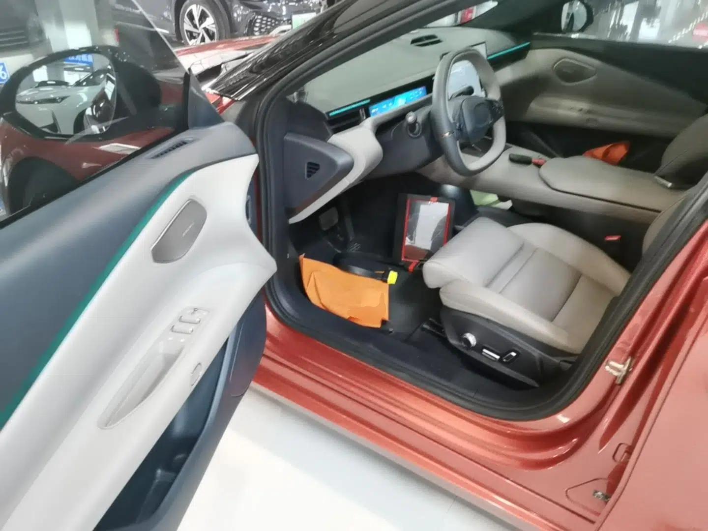 Lynk & Co Z10 2025 95 kWh 702 km All-Wheel Drive Intelligent Driving Ultra — миниатюра 23