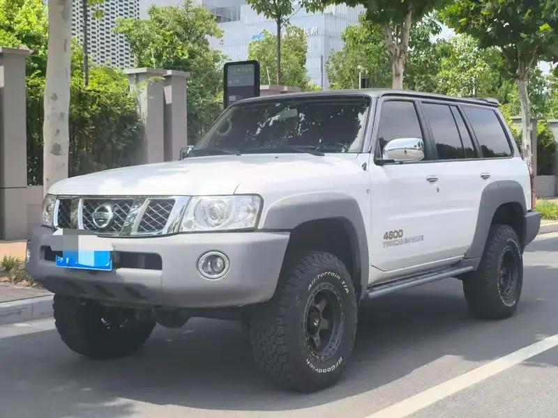 Nissan Patrol Y61 2014 Model 4.8L Automatic 4WD 7-Seater Parallel Import — миниатюра 1