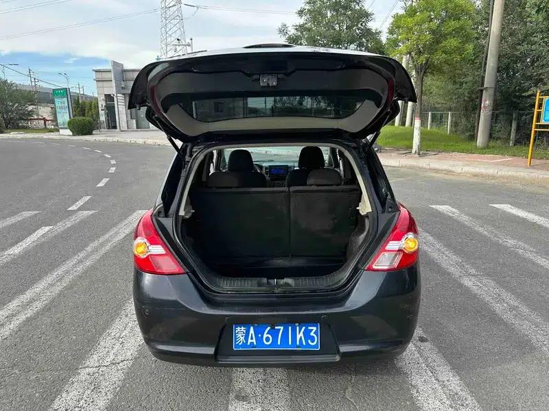 2008 Tiida 1.6L Manual Fashion Edition — миниатюра 13