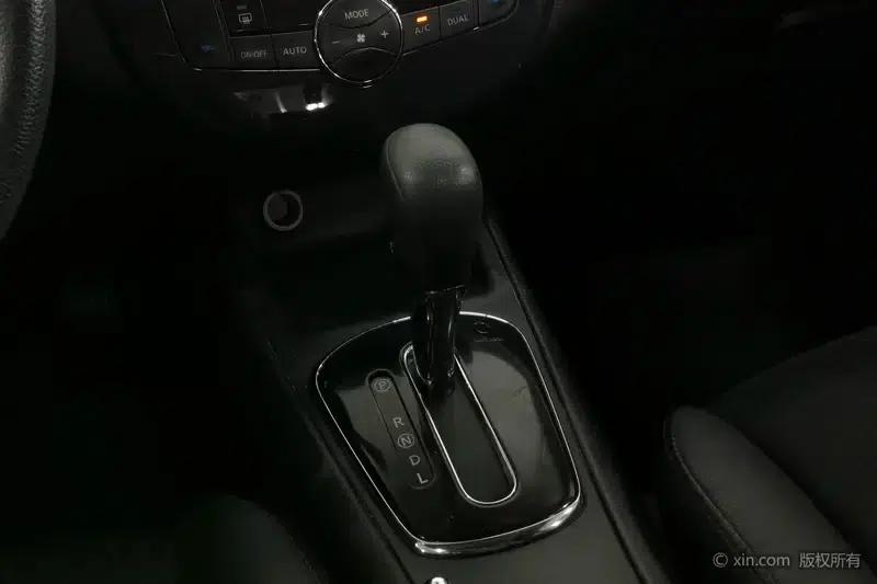 2014 Tiida 1.6L CVT Smart — миниатюра 15