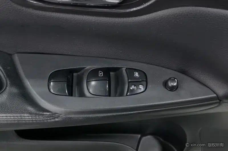2014 Tiida 1.6L CVT Smart — миниатюра 22