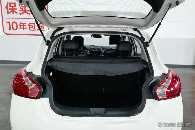 2014 Tiida 1.6L CVT Smart — миниатюра 23