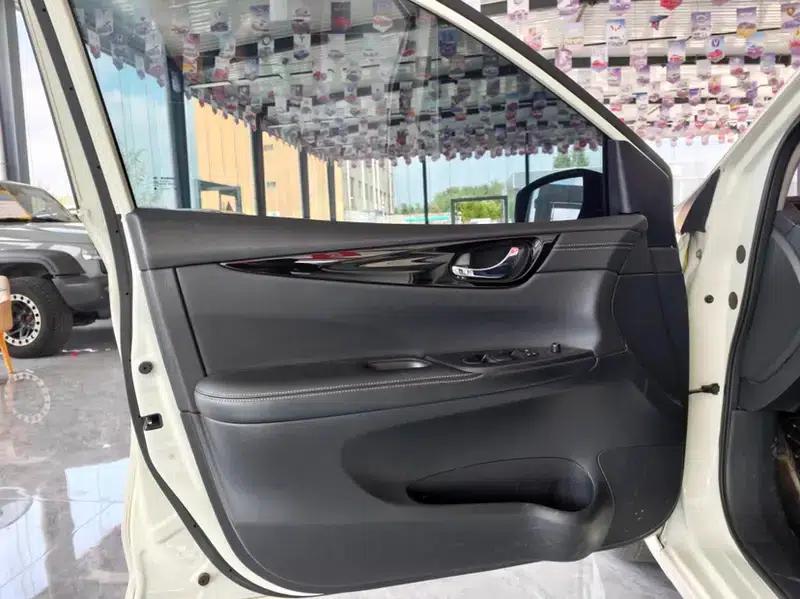 2021 Tiida 1.6L CVT Sport Edition — миниатюра 25