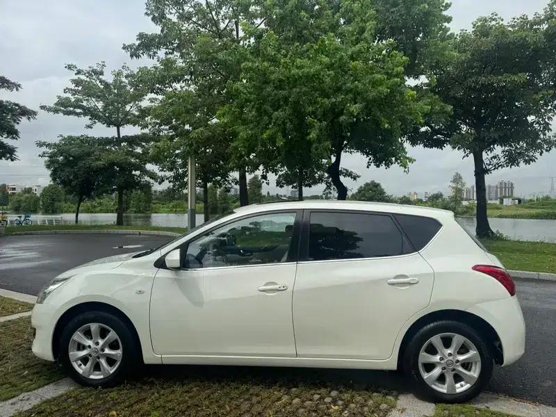 2011 Tiida 1.6L CVT Comfort Model — миниатюра 4