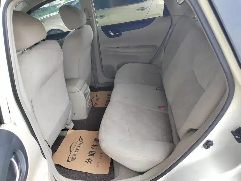 2011 Tiida 1.6L CVT Comfort Model — миниатюра 12