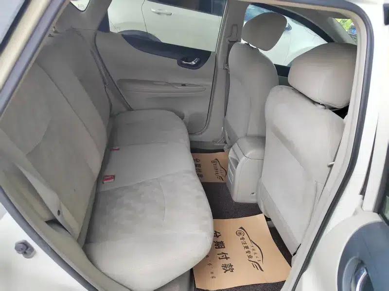 2011 Tiida 1.6L CVT Comfort Model — миниатюра 13
