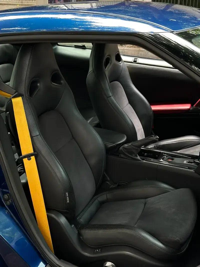 2014 Nissan GT-R 3.8T Premium Edition with black interior — миниатюра 15