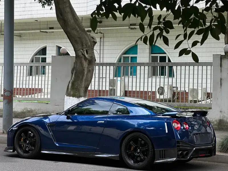 2014 Nissan GT-R 3.8T Premium Edition with black interior — миниатюра 3
