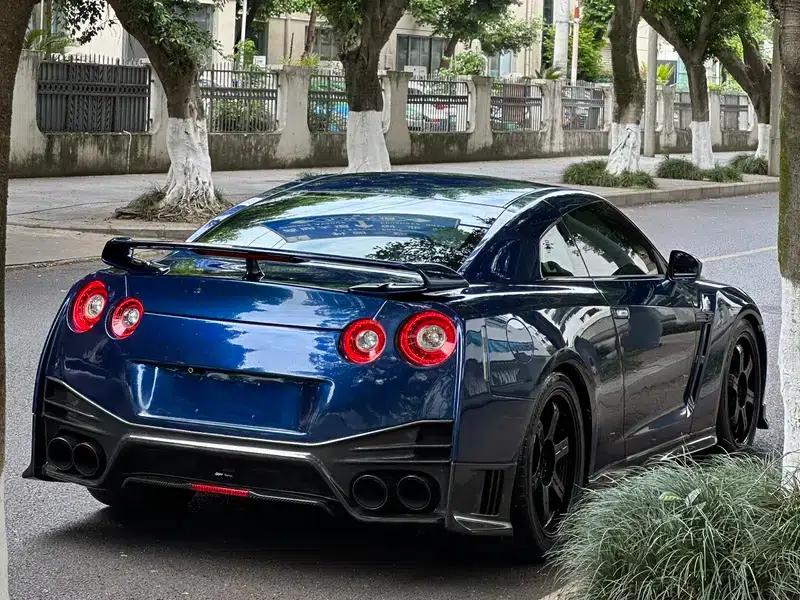 2014 Nissan GT-R 3.8T Premium Edition with black interior — миниатюра 4