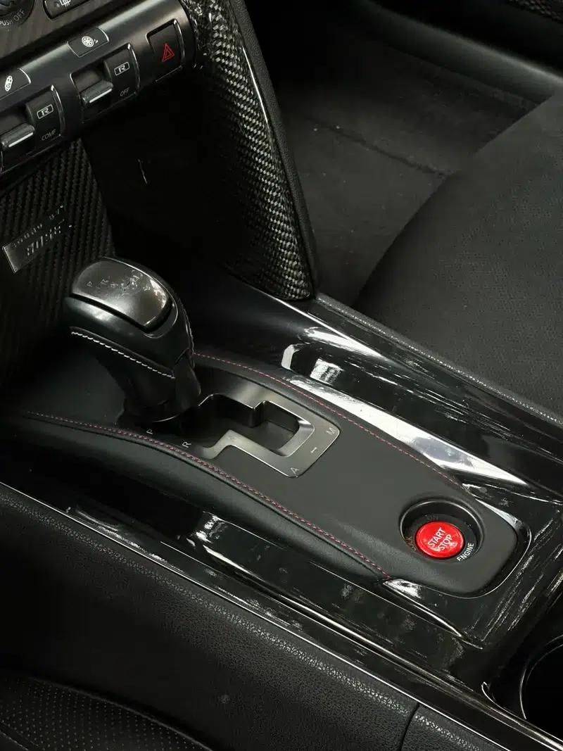 2014 Nissan GT-R 3.8T Premium Edition with black interior — миниатюра 7