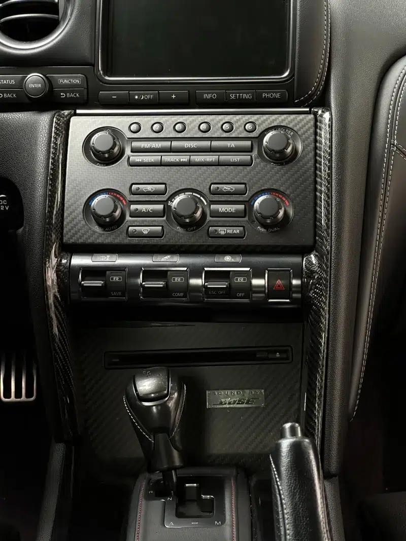 2014 Nissan GT-R 3.8T Premium Edition with black interior — миниатюра 8