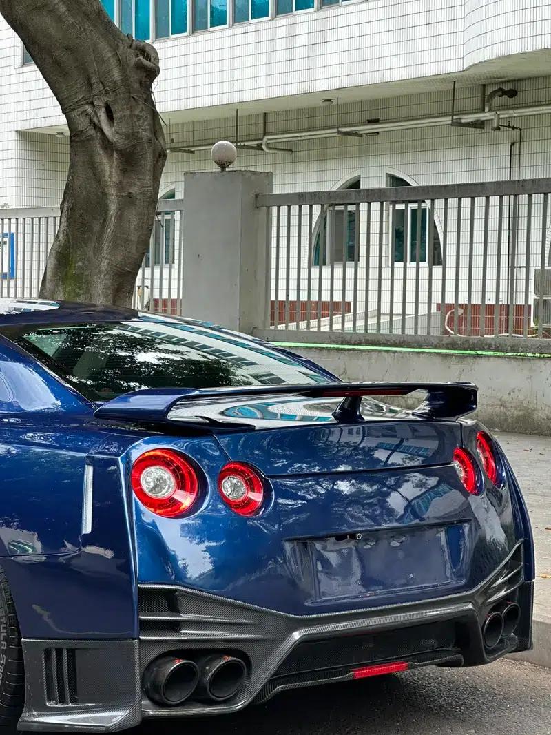 2014 Nissan GT-R 3.8T Premium Edition with black interior — миниатюра 10