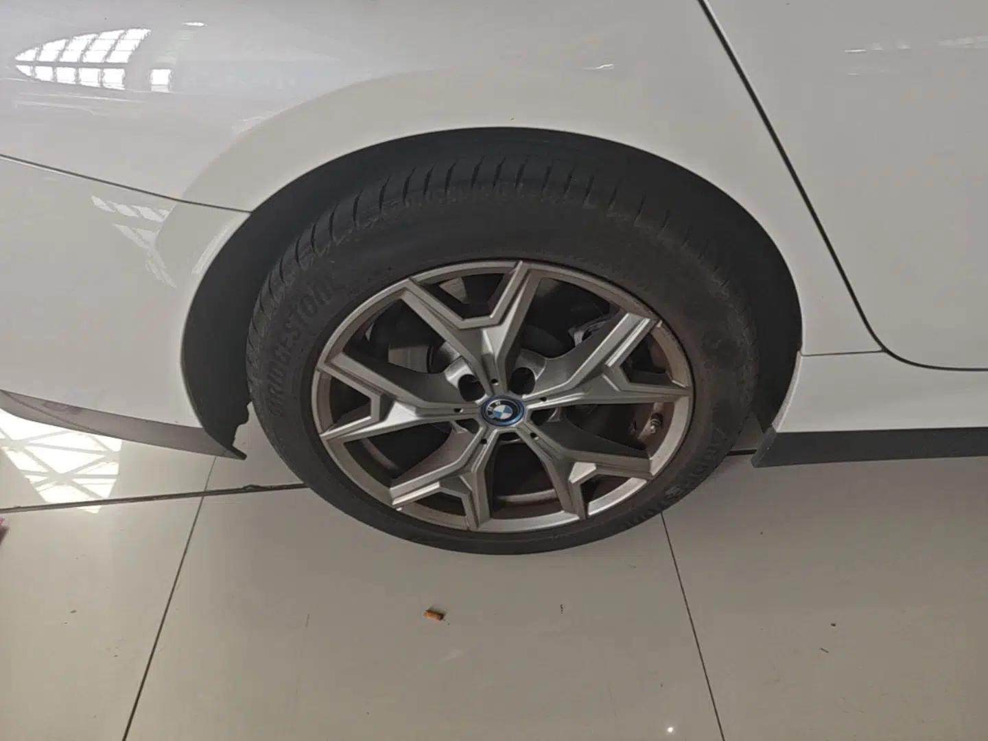 BMW i3 2023 eDrive 40 L Midnight Sports Package — миниатюра 11