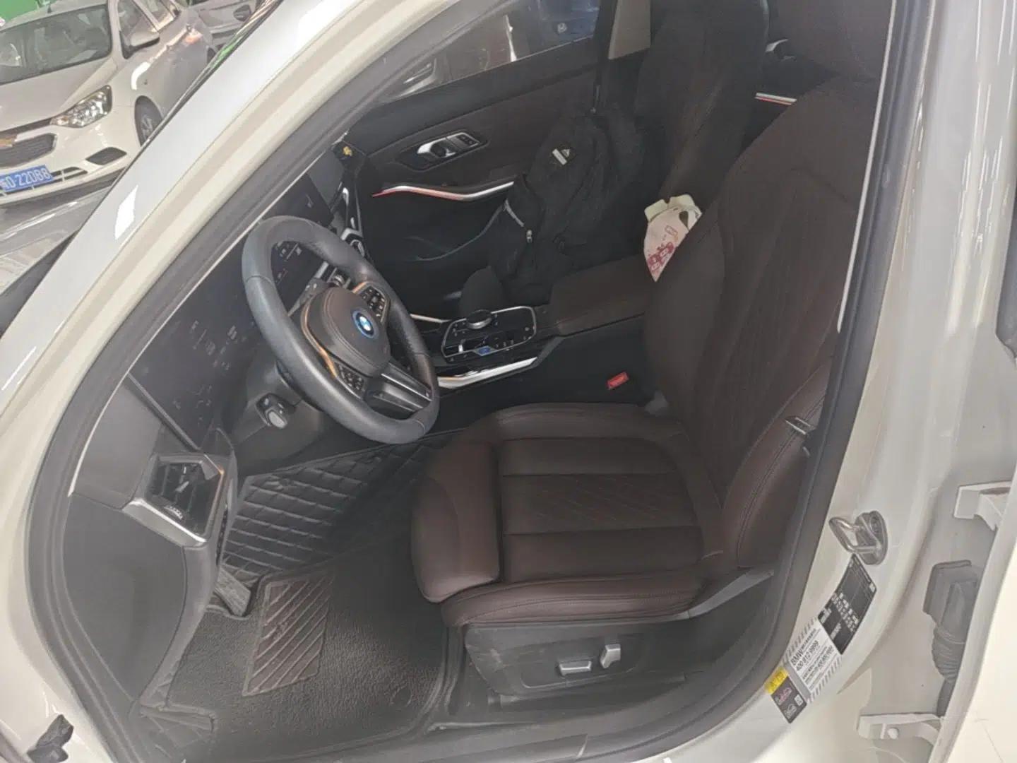 BMW i3 2023 eDrive 40 L Midnight Sports Package — миниатюра 17