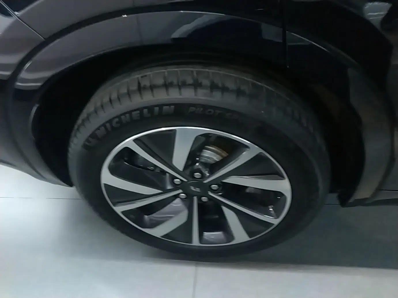 Li Auto ONE 2021 Extended-Range 6-Seater Version — миниатюра 11