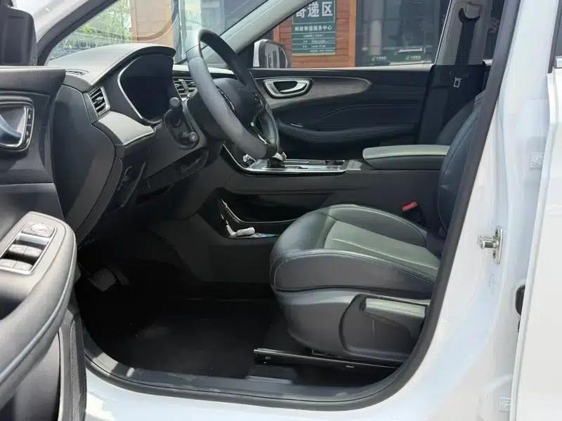 Roewe RX5 2025 PLUS 330TGI Automatic Trendsetting Smart Edition — миниатюра 14