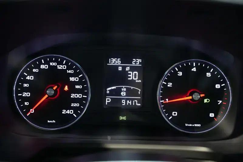 Roewe RX5 2016 20T Two-Wheel Drive Automatic Internet Smart Edition — миниатюра 12