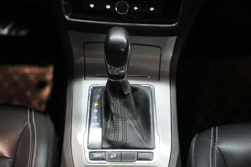 Roewe RX5 2016 20T Two-Wheel Drive Automatic Internet Smart Edition — миниатюра 14