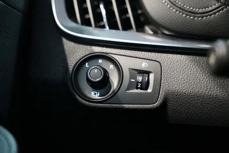 Roewe RX5 2016 20T Two-Wheel Drive Automatic Internet Smart Edition — миниатюра 15