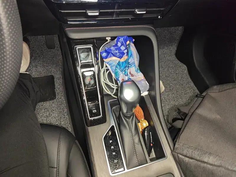 Roewe i5 2024 1.5L CVT Premium Edition — миниатюра 14