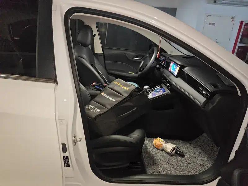 Roewe i5 2024 1.5L CVT Premium Edition — миниатюра 8