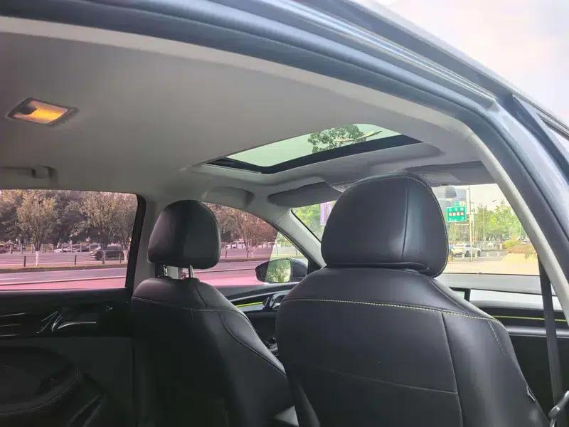 Roewe i5 2021 1.5L CVT Platinum Edition — миниатюра 19